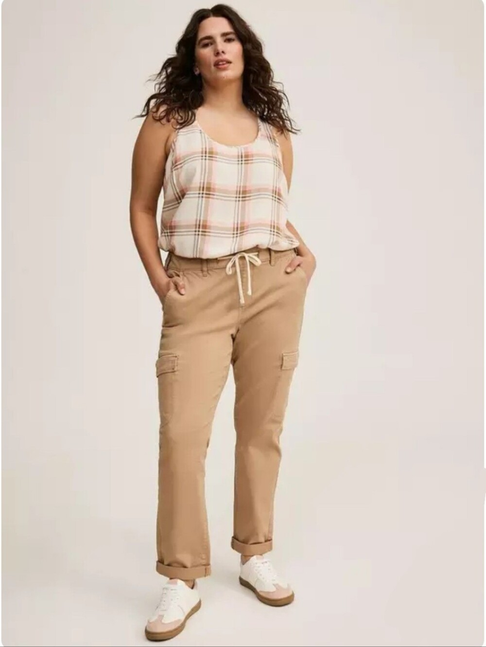 Torrid Women's Weekend Tan Straight Leg Cargo Pants Pull on Stretch Size 2X.